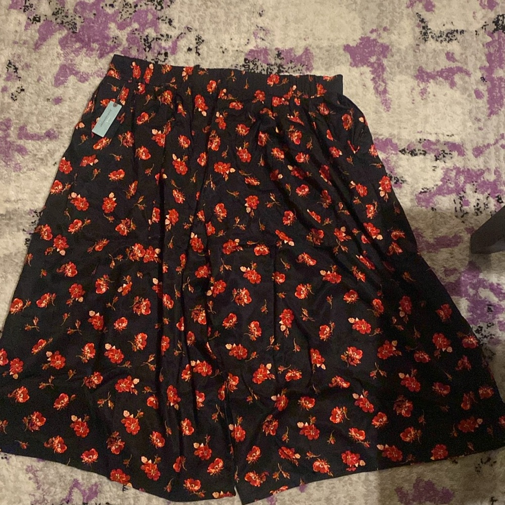 These BNWT floral print shorts are 100% viscose Breathable and feels like silk. - Picture 2 of 2